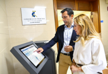 Presidenta del Cabildo de Tenerife y Presidente del Consorcio en las oficinas